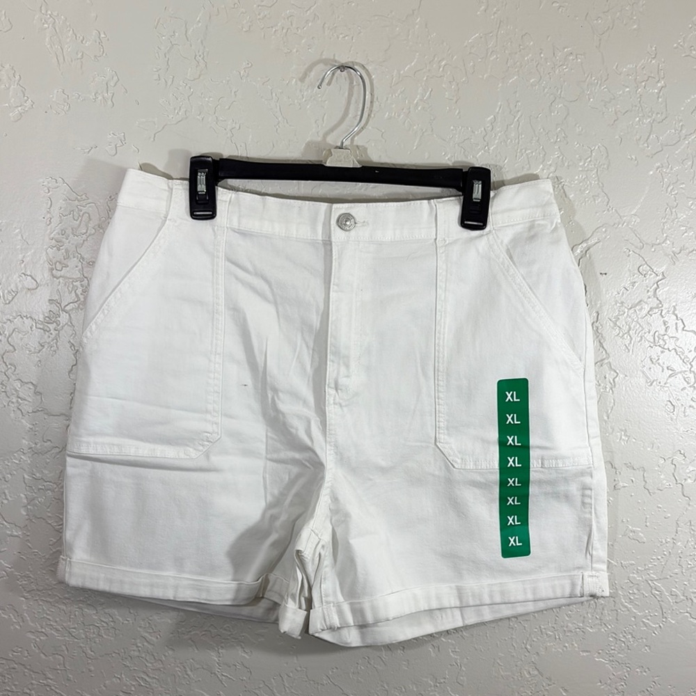 Gloria Vanderbilt Women's White Cargo Shorts